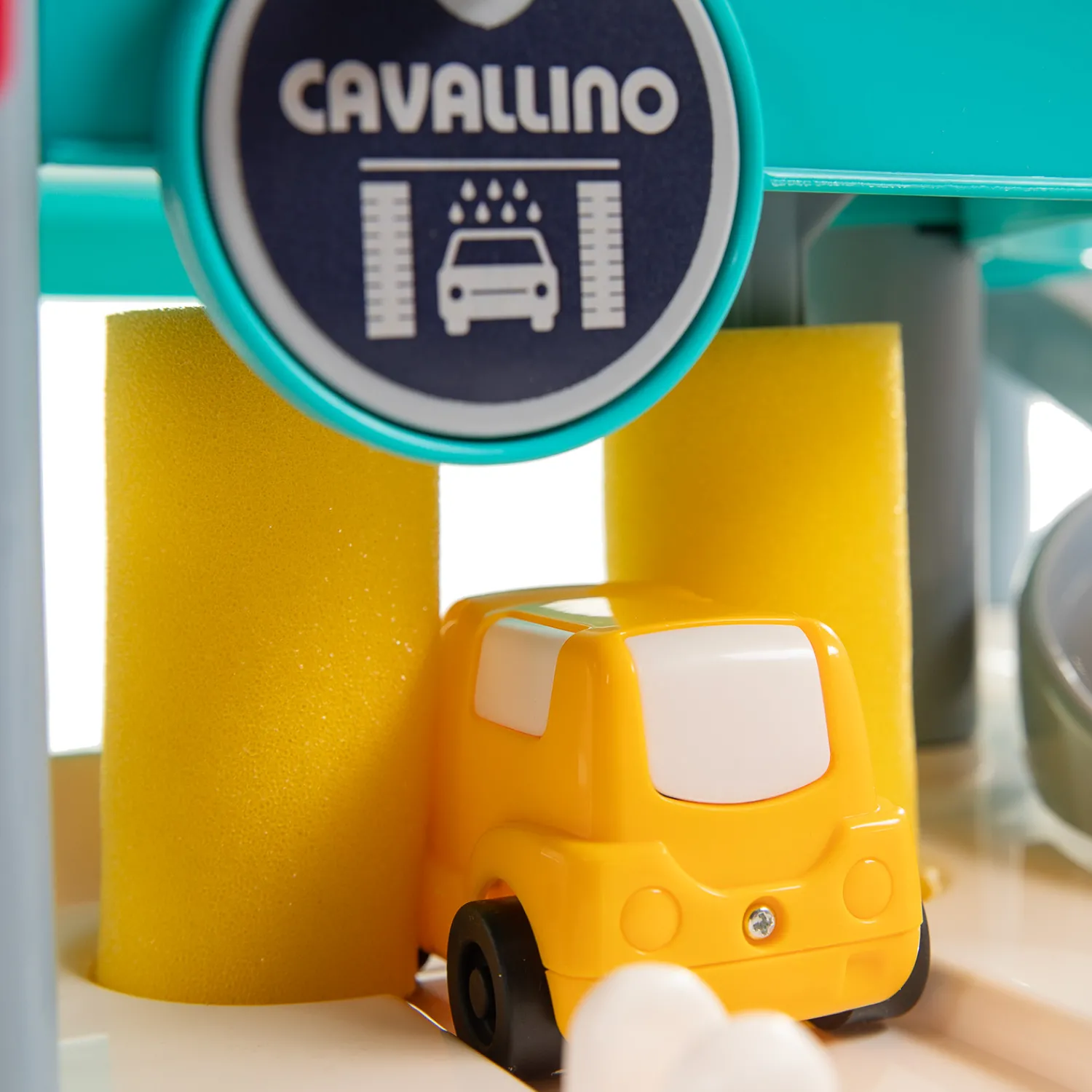 Cavallino Luxe Garage met Auto's Online