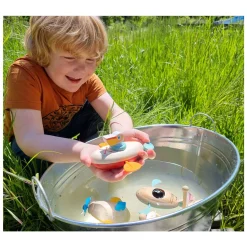 - Badspeelgoed Houten Kano Pelikaan Opwindbaar><noscript><img width=