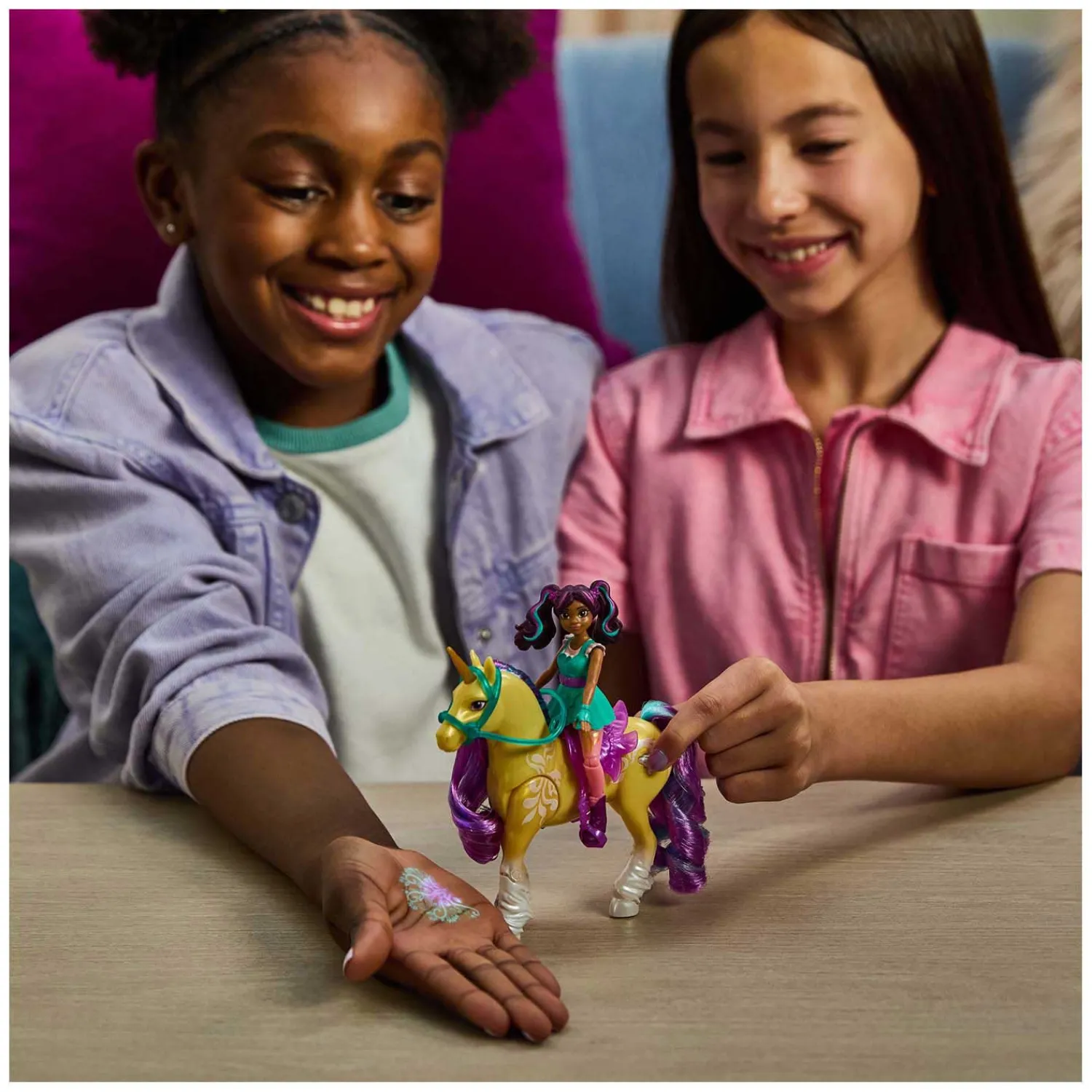 Spin Master Unicorn Academy - Pop Ava en Eenhoorn Leaf met Licht